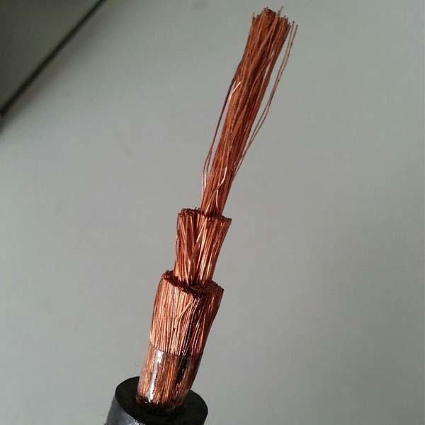 China 
                                 16mm2 de 25mm2 Tamaño recubierto de goma flexible de cobre del cable de soldadura para Industrial                              fabricante y proveedor