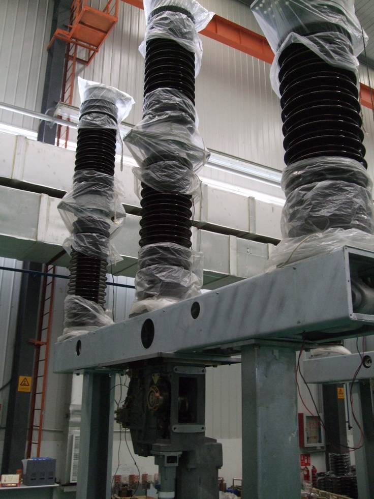 
                Disjoncteur haute tension 72.5 à 800 kV
            