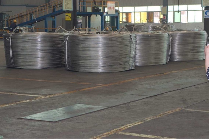 Chine 
                Aluminum Industrial Aluminium Wire Rod Manufacturing 6mm 7mm 8mm 9.5mm 1050 1060 1100 1350 Aluminum Wire Rod for Electrical Purposes
              fabrication et fournisseur
