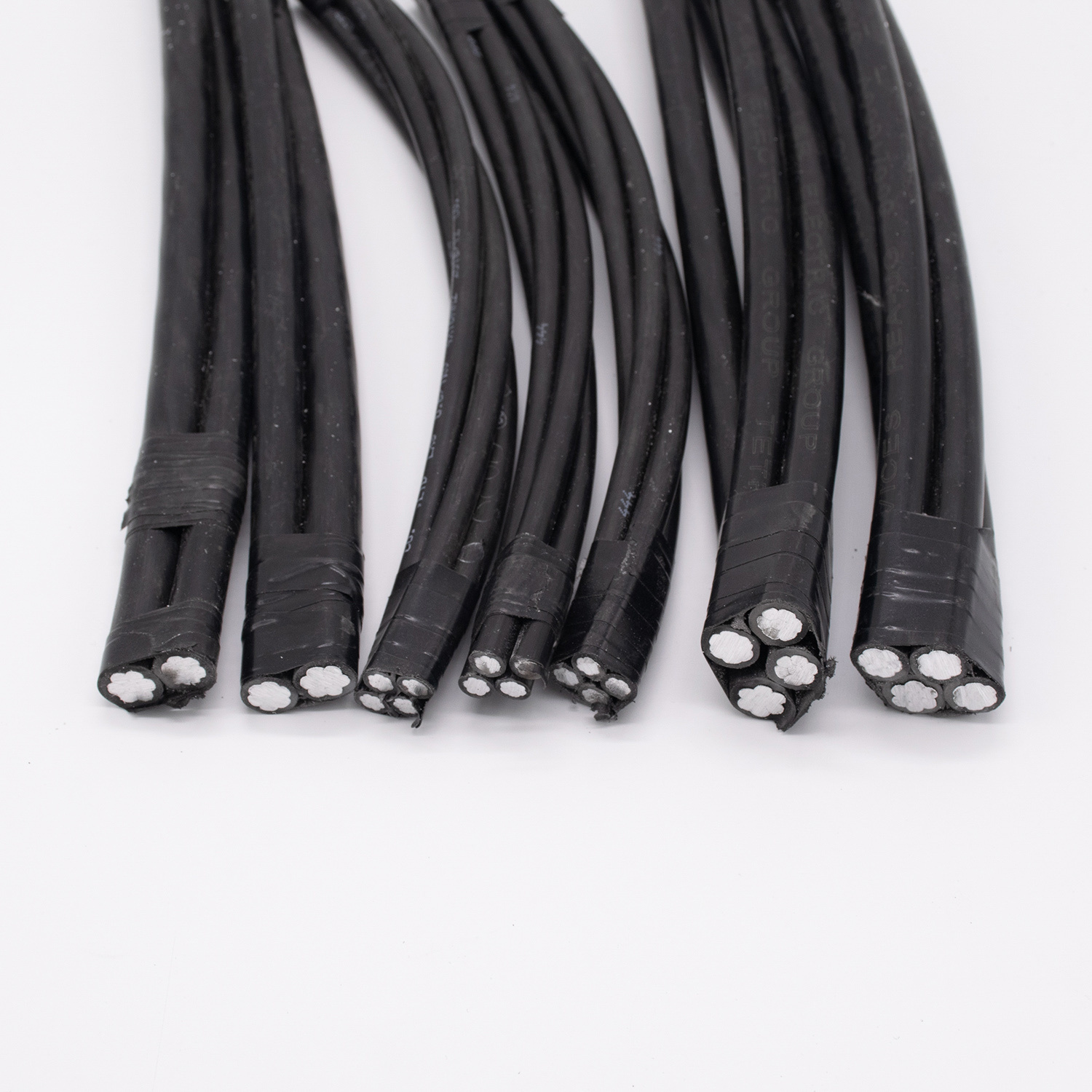 
                Кв 0.6/1индивидуальные ABC кабеля стандарт IEC 2X25 1 X25мм2 XLPE изоляцией воздушных линий электропередачи
            