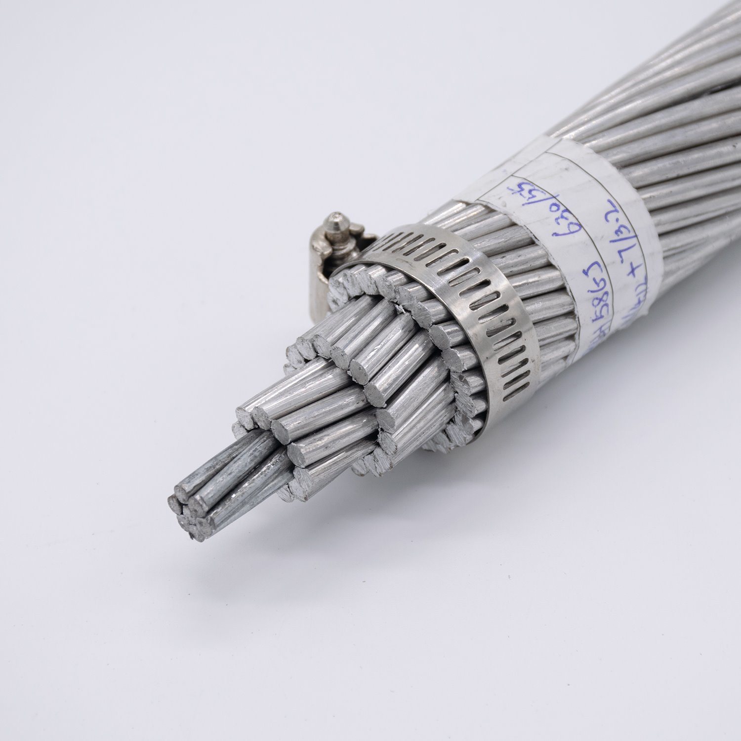 
                Оголенные провода 16 стандарт IEC ACSR верхней линии трансмиссии высокое качество
            