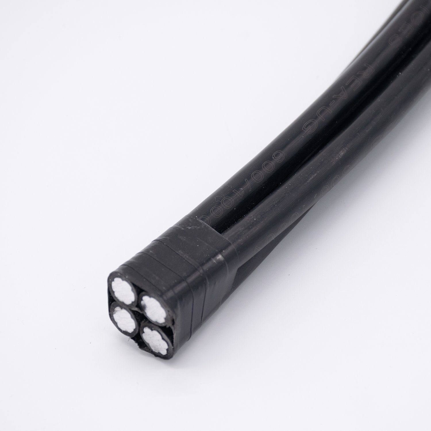 Chine 
                Go standard 1*16 fil électrique en alliage aluminium Câble isolé en polyéthylène réticulé ABC
              fabrication et fournisseur