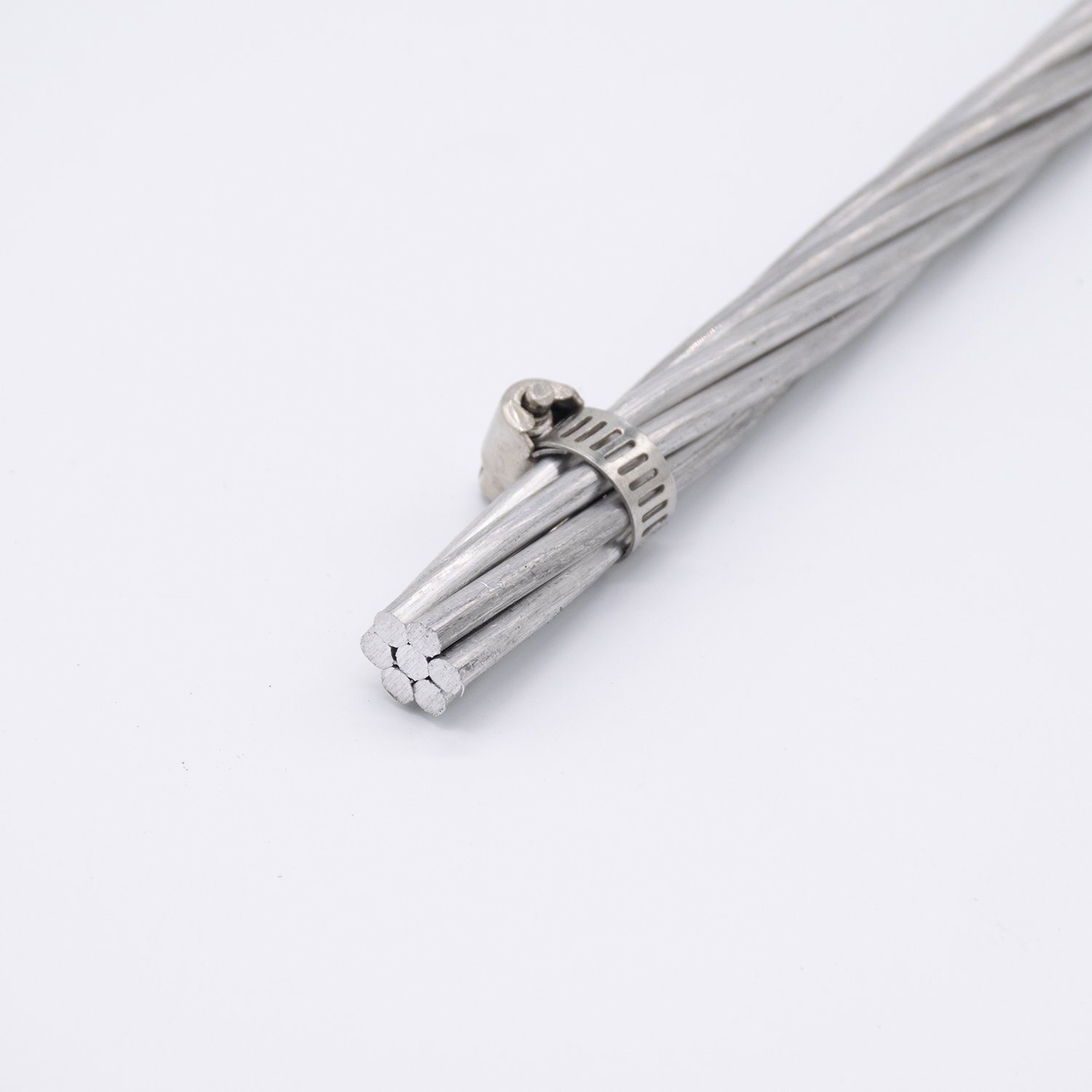 China 
                Venta caliente cable trenzado desnudo AAAC Sobrecarga de aleación de aluminio conductor ASTM DIN
              fabricante y proveedor