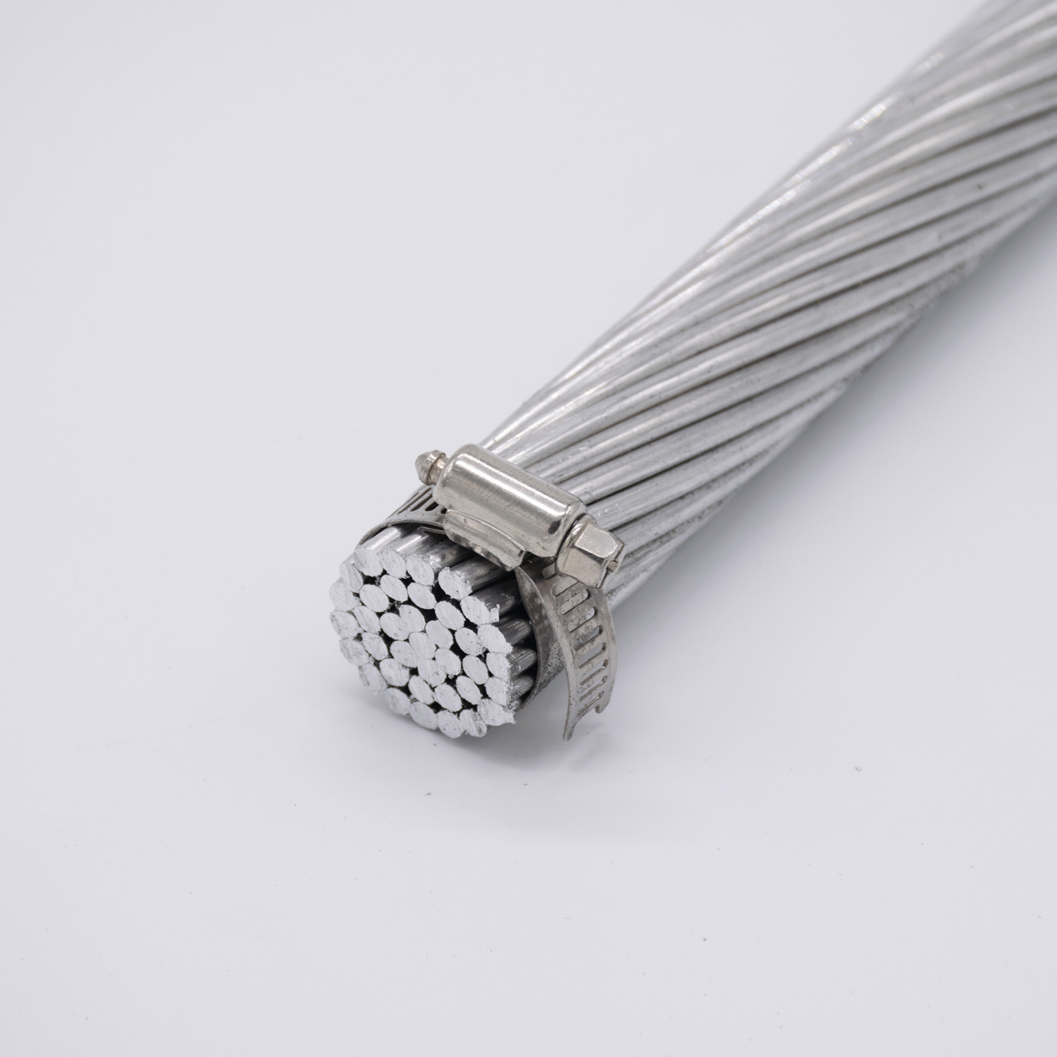 
                IEC Standard 100 mm2 AAAC Liga de alumínio de condutor de cabos aéreos
            