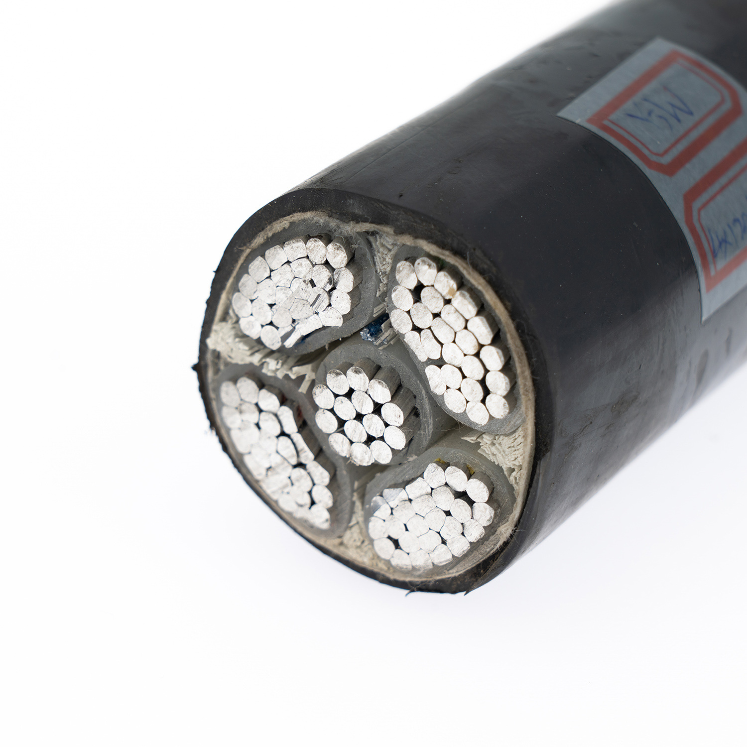 Chine 
                Câble d′alimentation en conducteur d′aluminium souterrain à gaine PVC 0.6/1 kv XLPE isolé
              fabrication et fournisseur