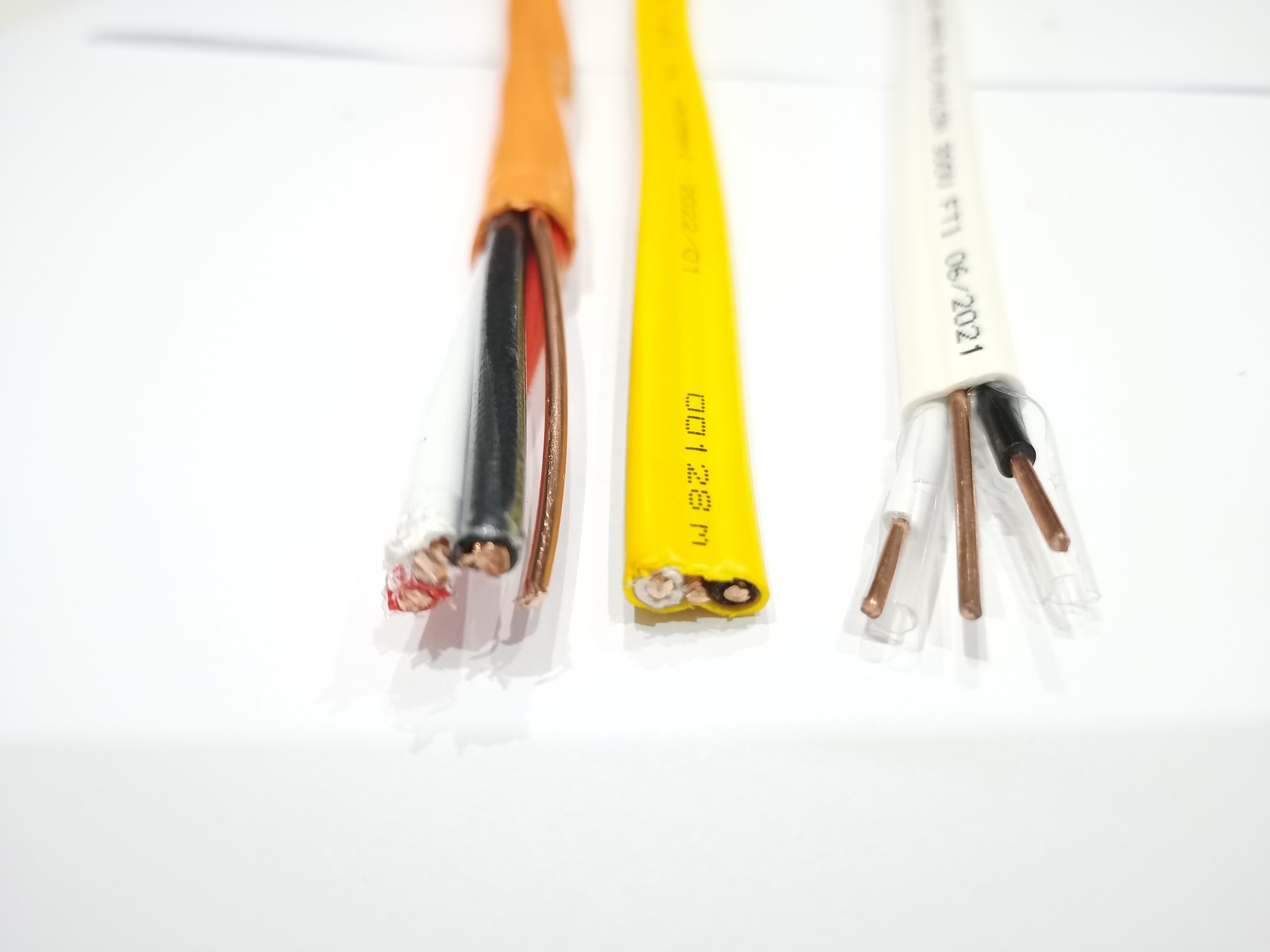 Китай 
                Канадский маркированный провод 14/2 12/2 cUL, указанный в перечне Nmd90 Электрический провод Нейлоновый кабель 300 в XLPE/PVC Nmd90
             поставщик