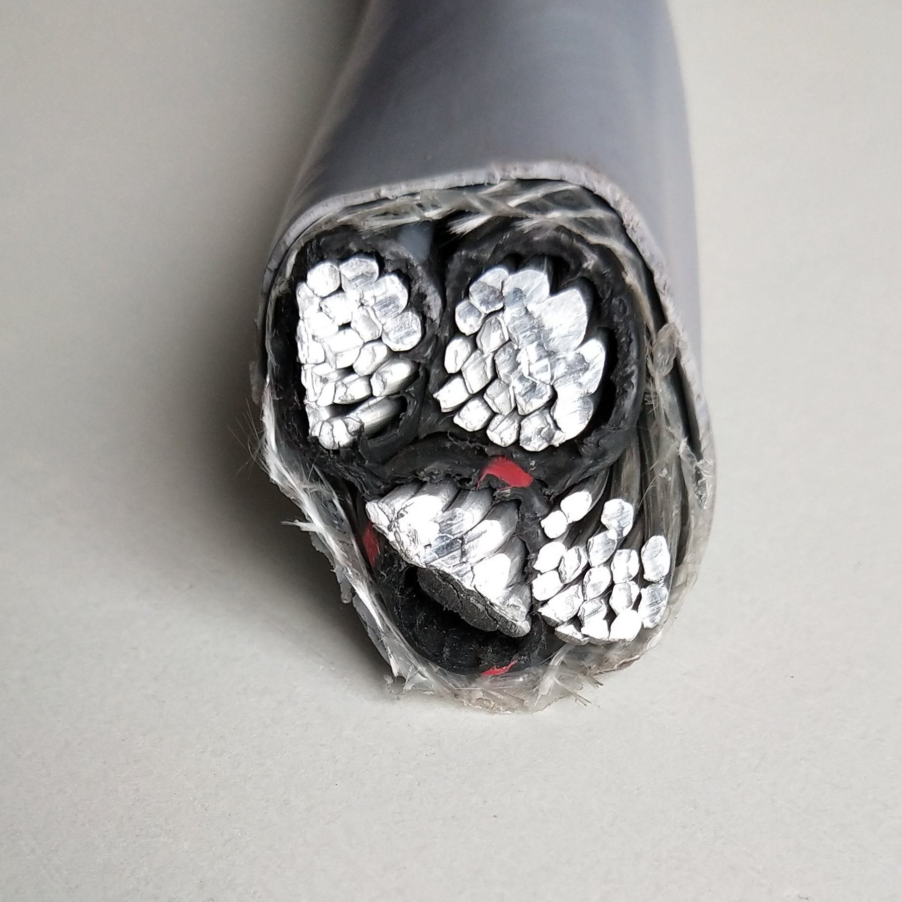 
                Entrée de service Type de câble se ser Seu UL854 Xhhw Gaine en PVC d′isolement 600 V 4-4-4AWG
            