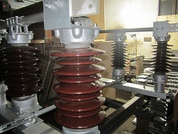 China 
                                 Trennschalter 33 kV, 17,5 Ka, 800 - 1250 A Wit, 17,5 Ka, 800 - 1250 A ohne Erdungsmesser Doppelter Bruch                              Herstellung und Lieferant