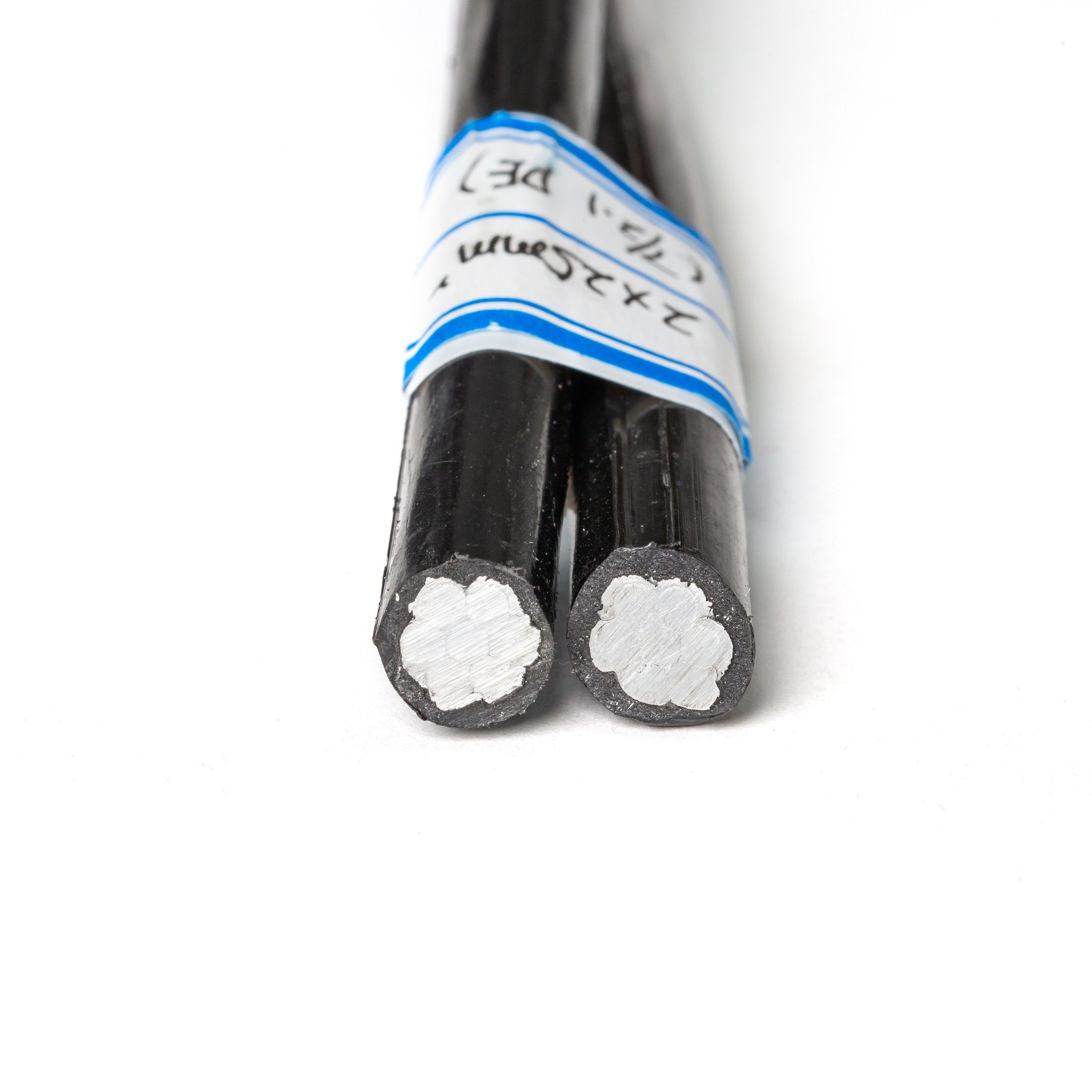 China 
                0,6/1kV cable aislado PE de núcleo de aluminio cable XLPE de cabeza
              fabricante y proveedor