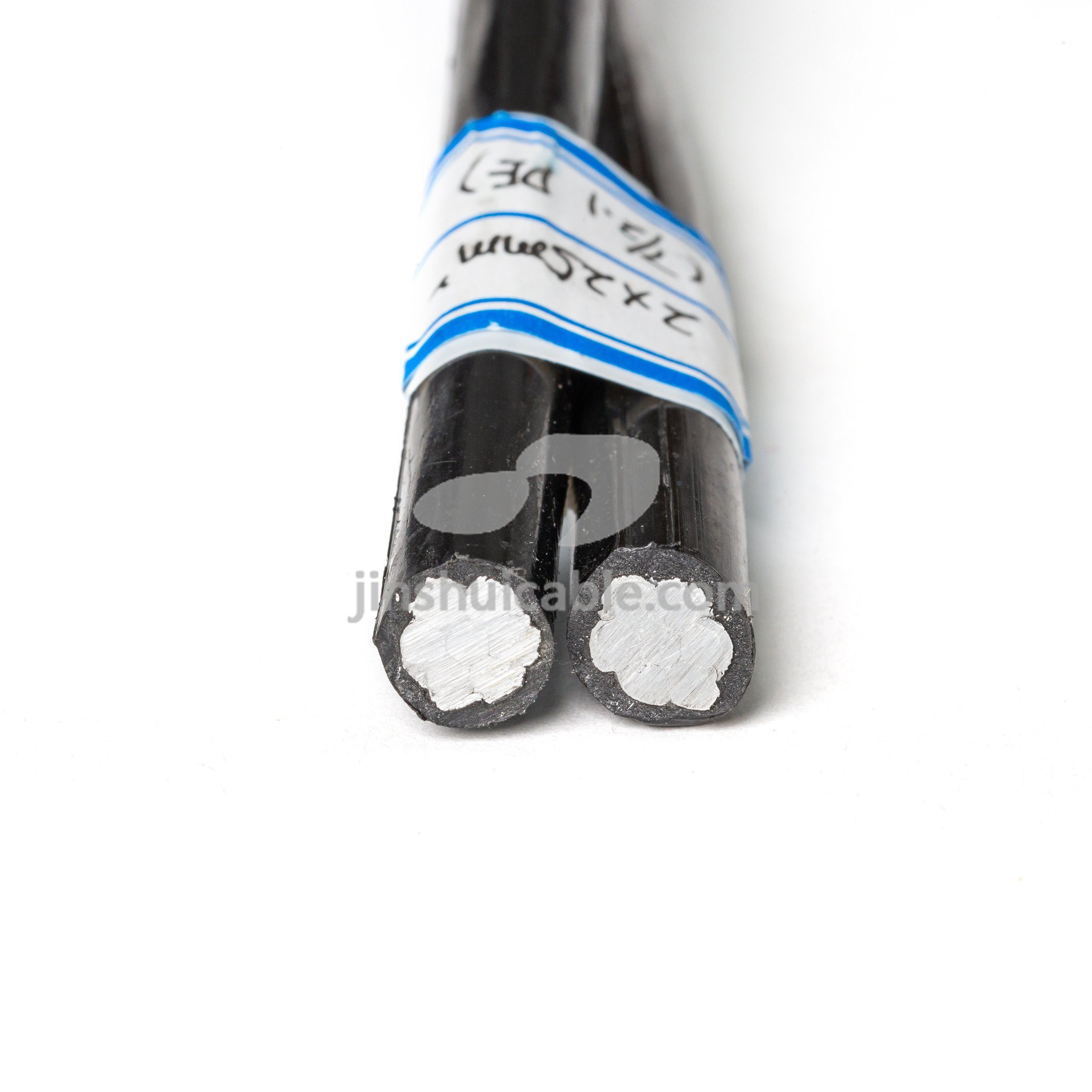 China 
                0,6/1kV conductor de aluminio de techo XLPE cable eléctrico aislado Cable ABC
              fabricante y proveedor
