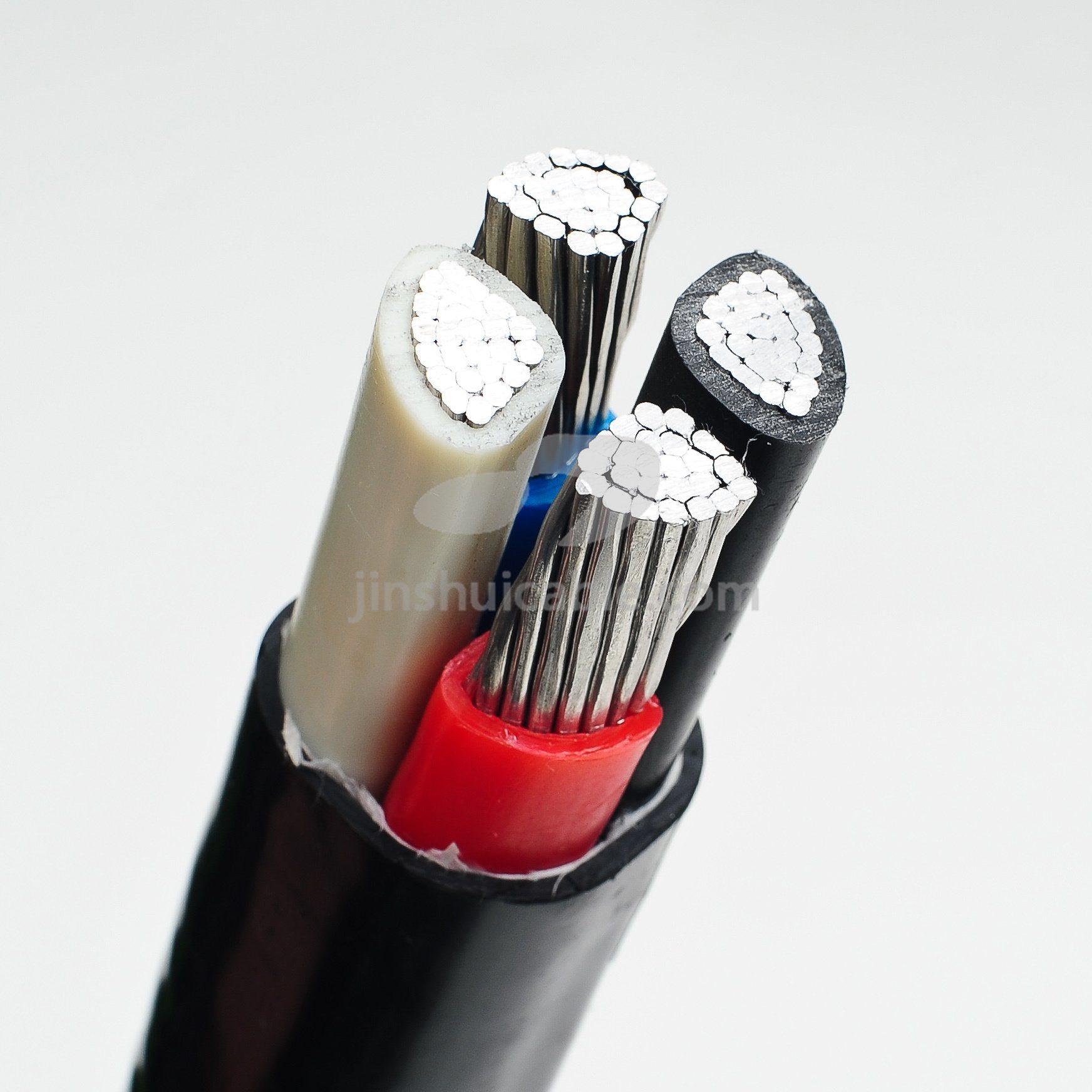 
                Cables flexibles aislados y revestidos de PVC de 3 núcleos de 16 mm2
            