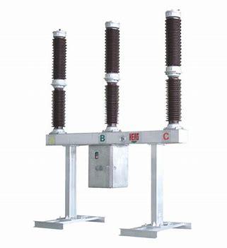 China 
                L&R Outdoor High Voltage 36kv Live Tank Sf6 Circuit Breaker with CT/PT
              manufacture and supplier
