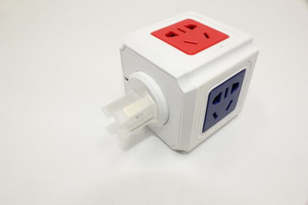 
                                 Pequeño Cubo de Rubik Multi-Port toma toma USB de tipo-C Tapón puerto multifunción fila regleta de enchufe                            