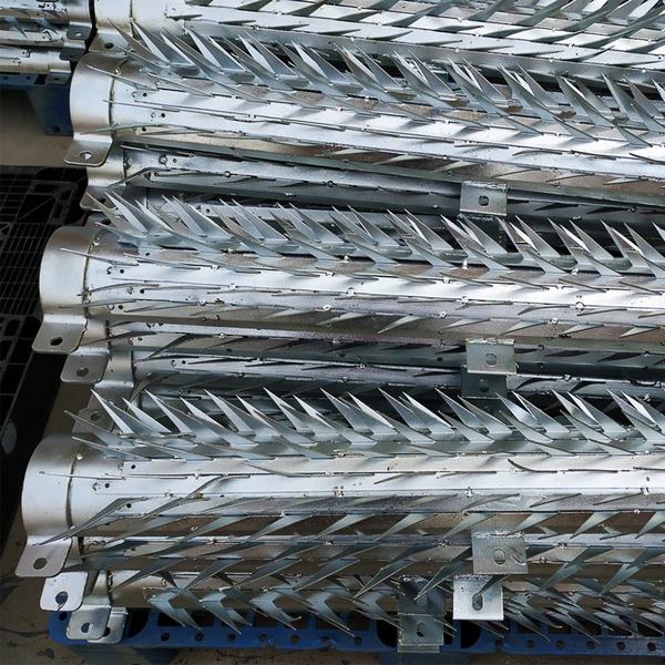 China 
                                 Valla de acero galvanizado Anti-Climb por la pole                              fabricante y proveedor