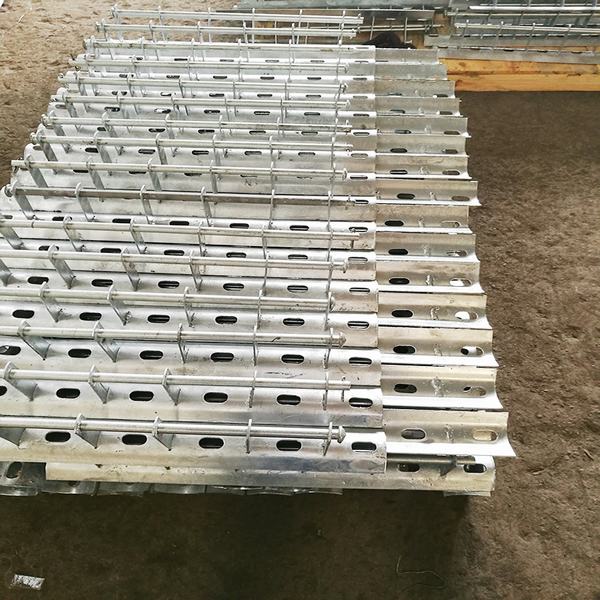 Chine 
                                 Galvanisé à chaud format rack secondaire (F03) pour la Pole du matériel de ligne                              fabrication et fournisseur