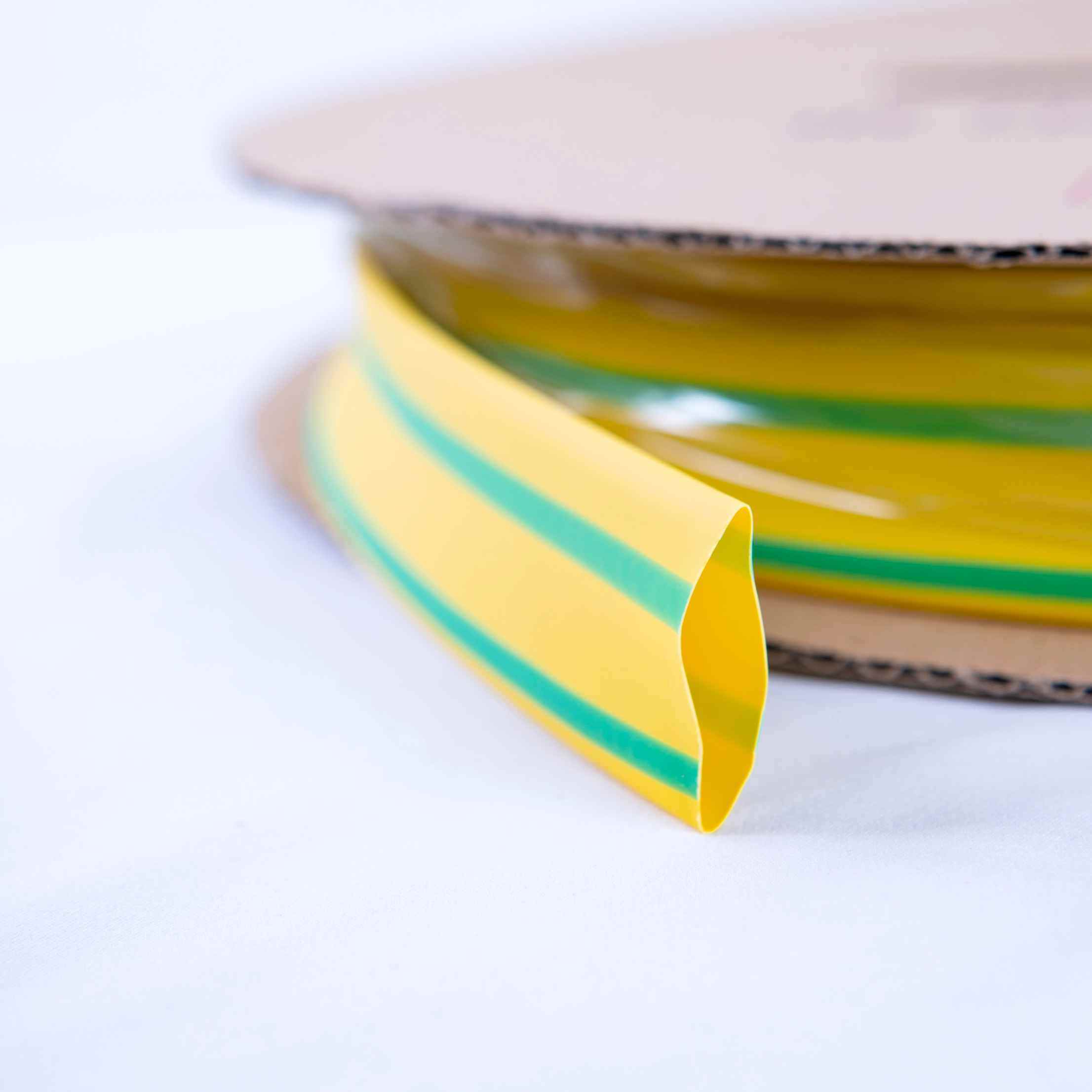 Chine 
                Fabricants Vente en gros jaune et vert gaine thermorétractable PIN souple Gaine thermorétractable à deux couleurs jaune et vert ignifuge 1 kv 18mm
              fabrication et fournisseur