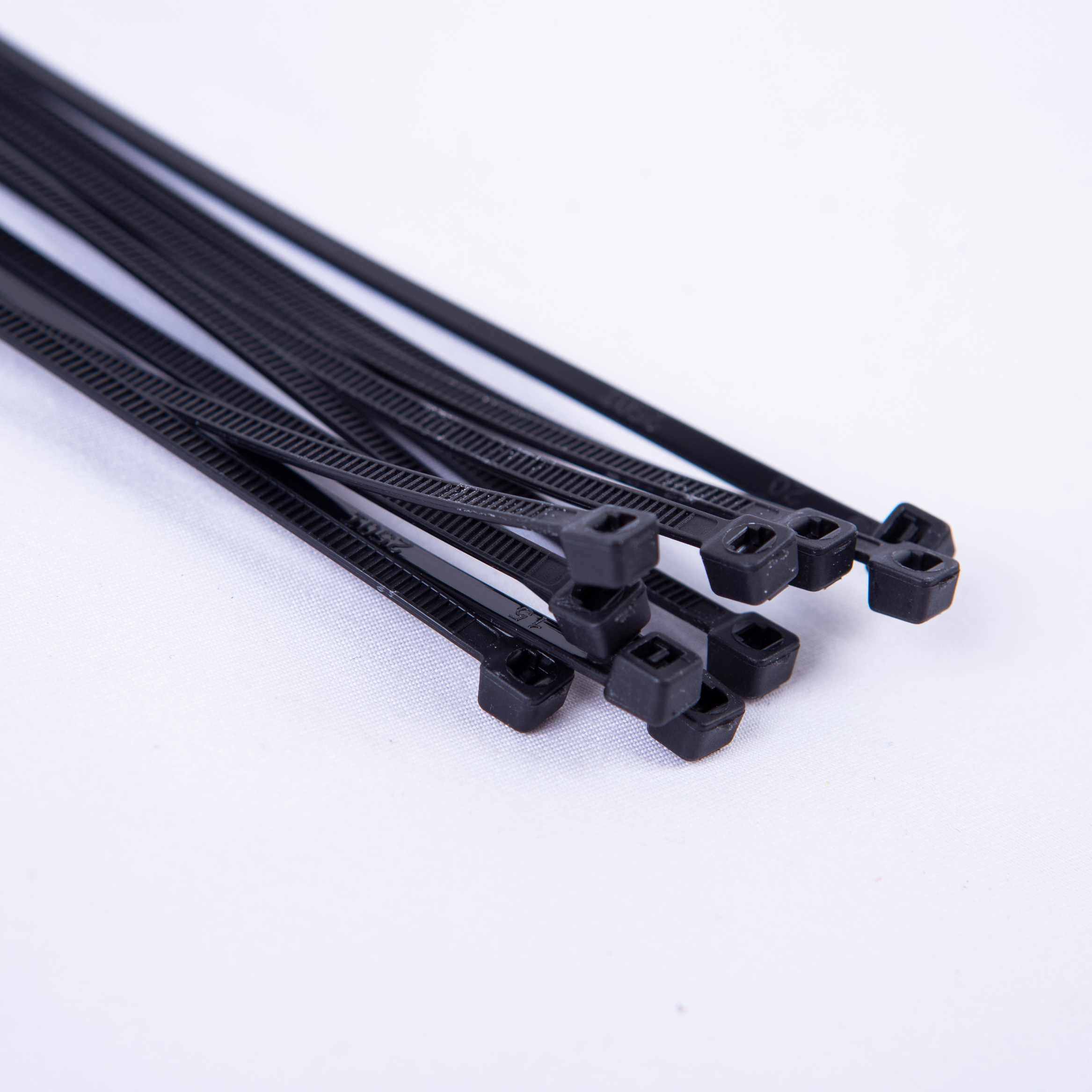 Nylon Cable Tie 4*150mm Black and White Cable Zipper Nylon Self-Locking Cable Tie