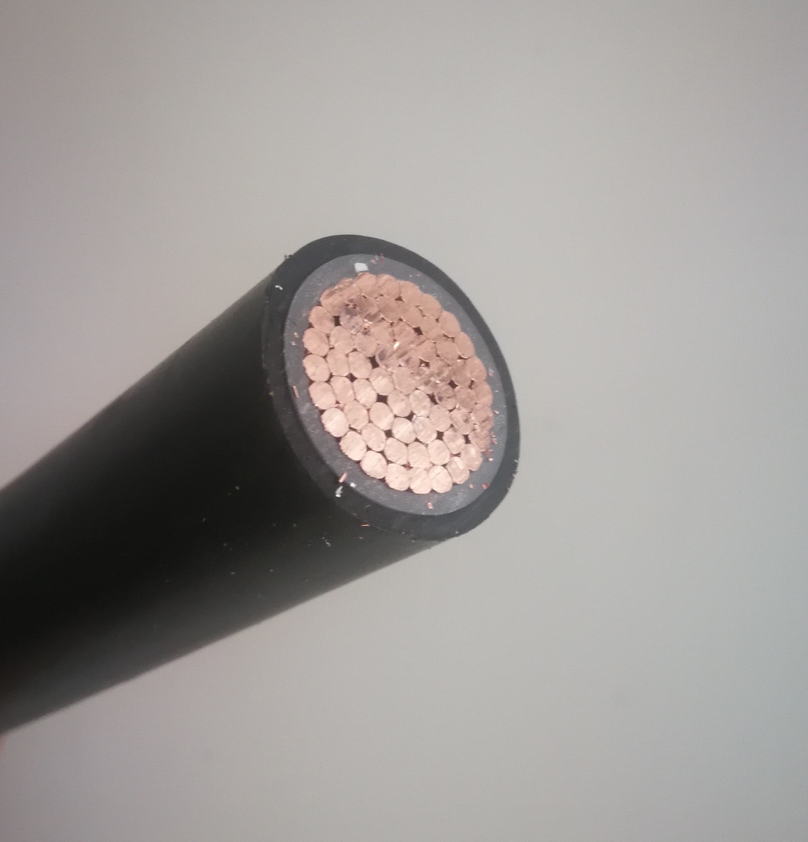 
                Cabo PVC simples condutor de cobre de 35 mm2, 50 mm2, 70 mm2, sólido Condutor entrançado duplo plano com cabo terra cobre elétrico sem revestimento Fio
            
