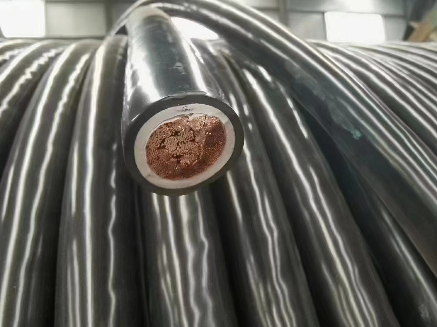 
                Customized Multi Core Condutor de cobre alumínio arame de aço de Média Tensão Isolados em XLPE blindados com bainha de PVC cabo de alimentação
            