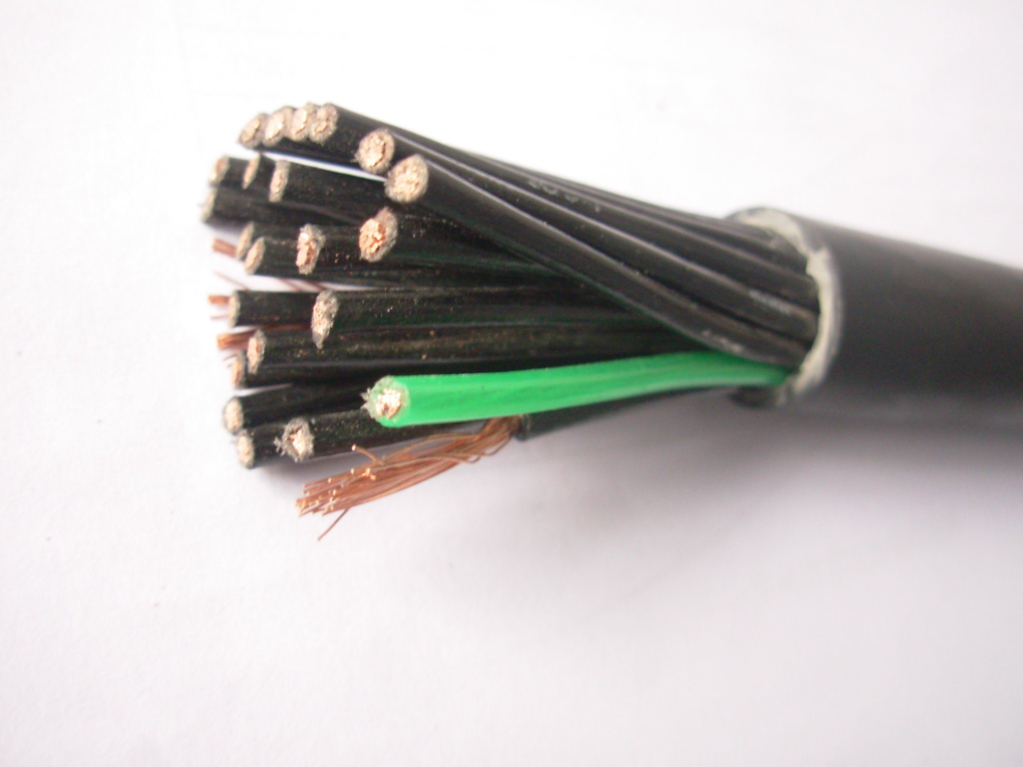 
                Câble de commande 12*2,5 mm2 Conducteur en cuivre isolation XLPE Gaine extérieure en PVC de fournisseurs de câble de commande
            