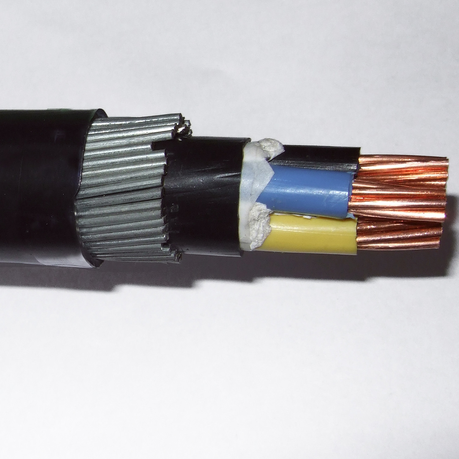 
                Sq de baja tensión de 240 mm Cable Ht de 3 núcleos de 300 mm Sq cables XLPE Swa Vehículos blindados de 3c70mm2
            