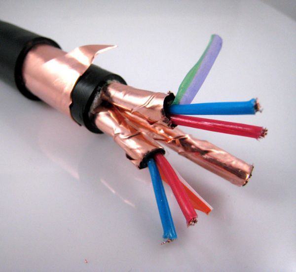 China 
                                 Cable de alimentación de baja tensión de 3x4+1x4mm2 blindados aislamiento XLPE ignífugo                              fabricante y proveedor